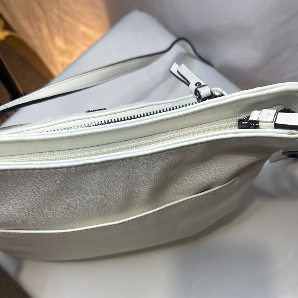 Simply Vera lWhite Perforated Shoulder Bag